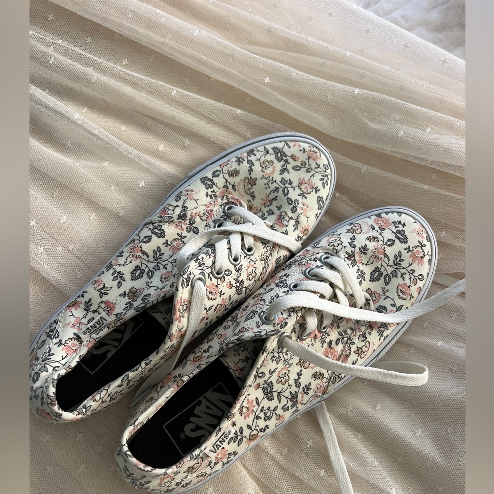 NWOT Floral vintage Vans